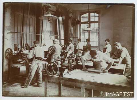 Atelier des piluliers mécaniques (Ivry-sur-Seine)
